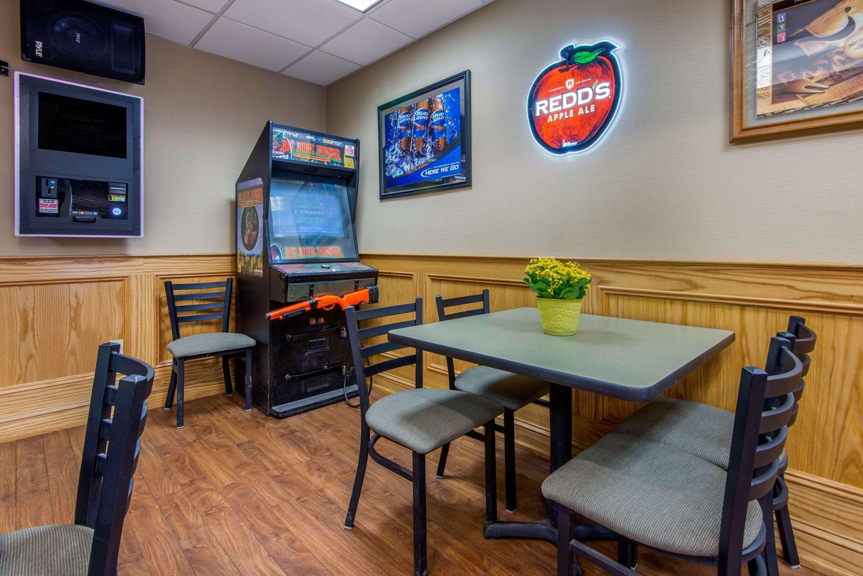 Quality Inn & Suites Mansfield Bagian luar foto