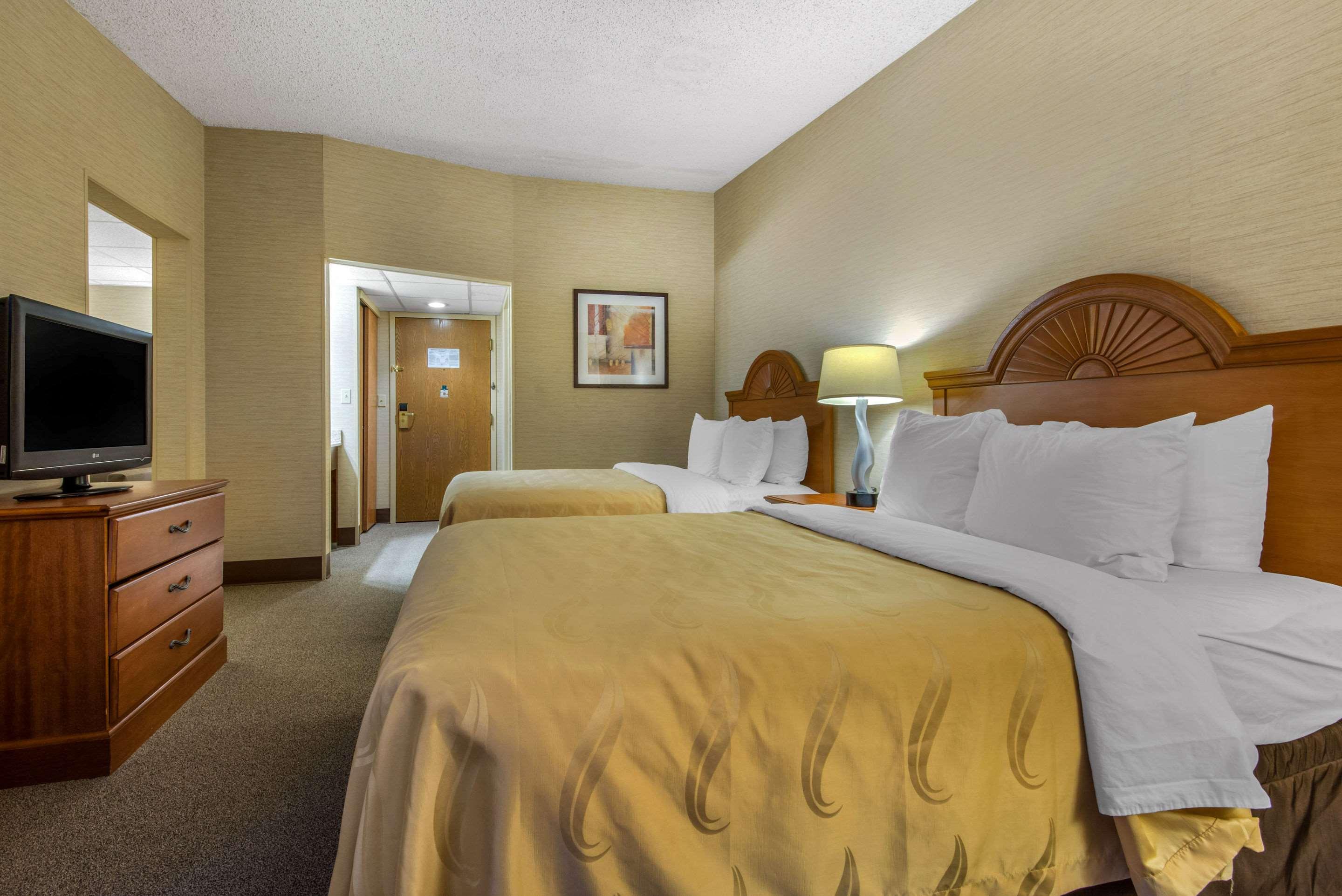 Quality Inn & Suites Mansfield Bagian luar foto