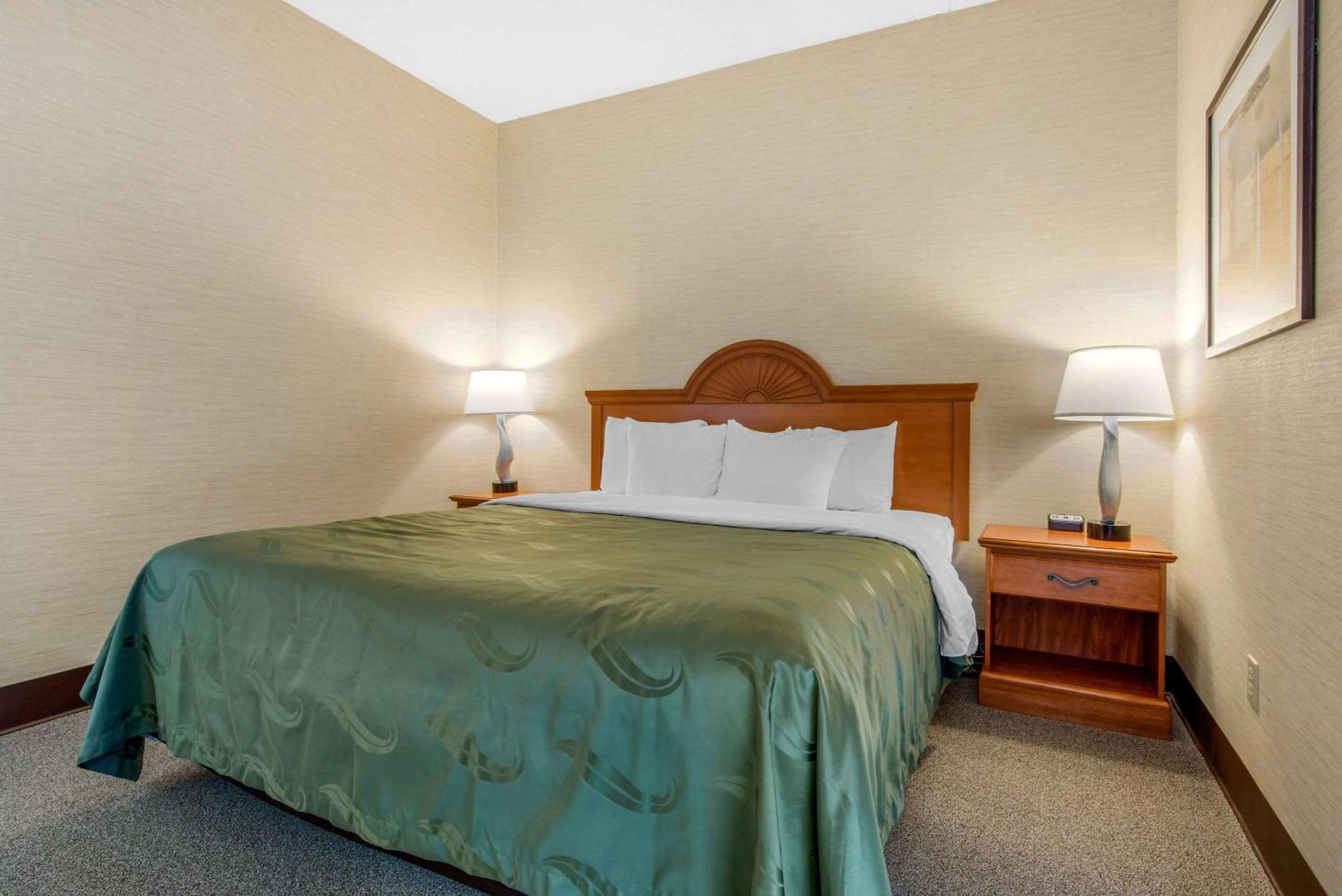 Quality Inn & Suites Mansfield Bagian luar foto