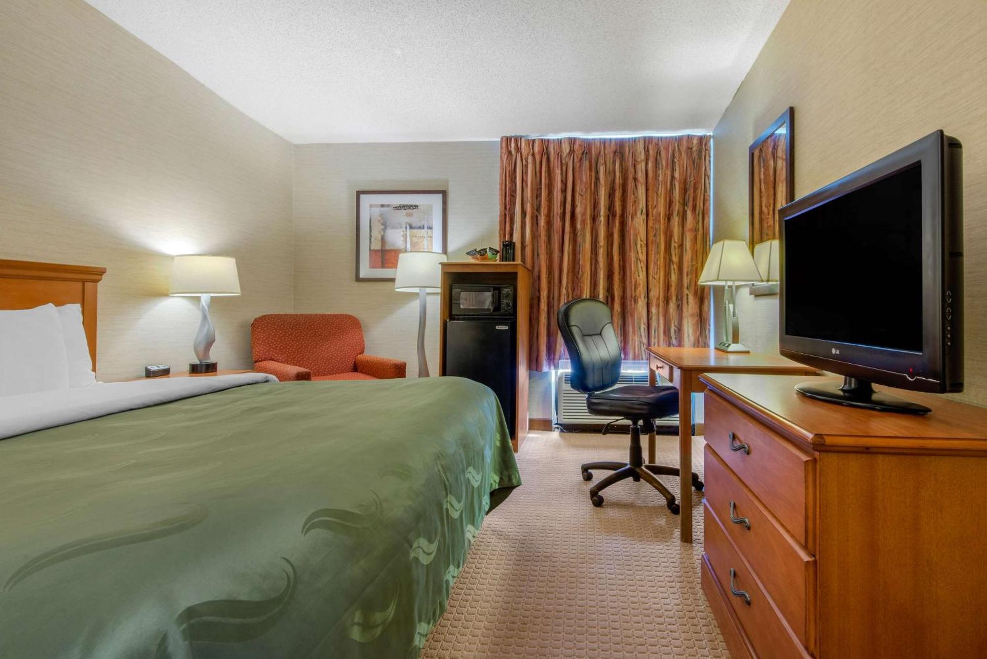 Quality Inn & Suites Mansfield Bagian luar foto