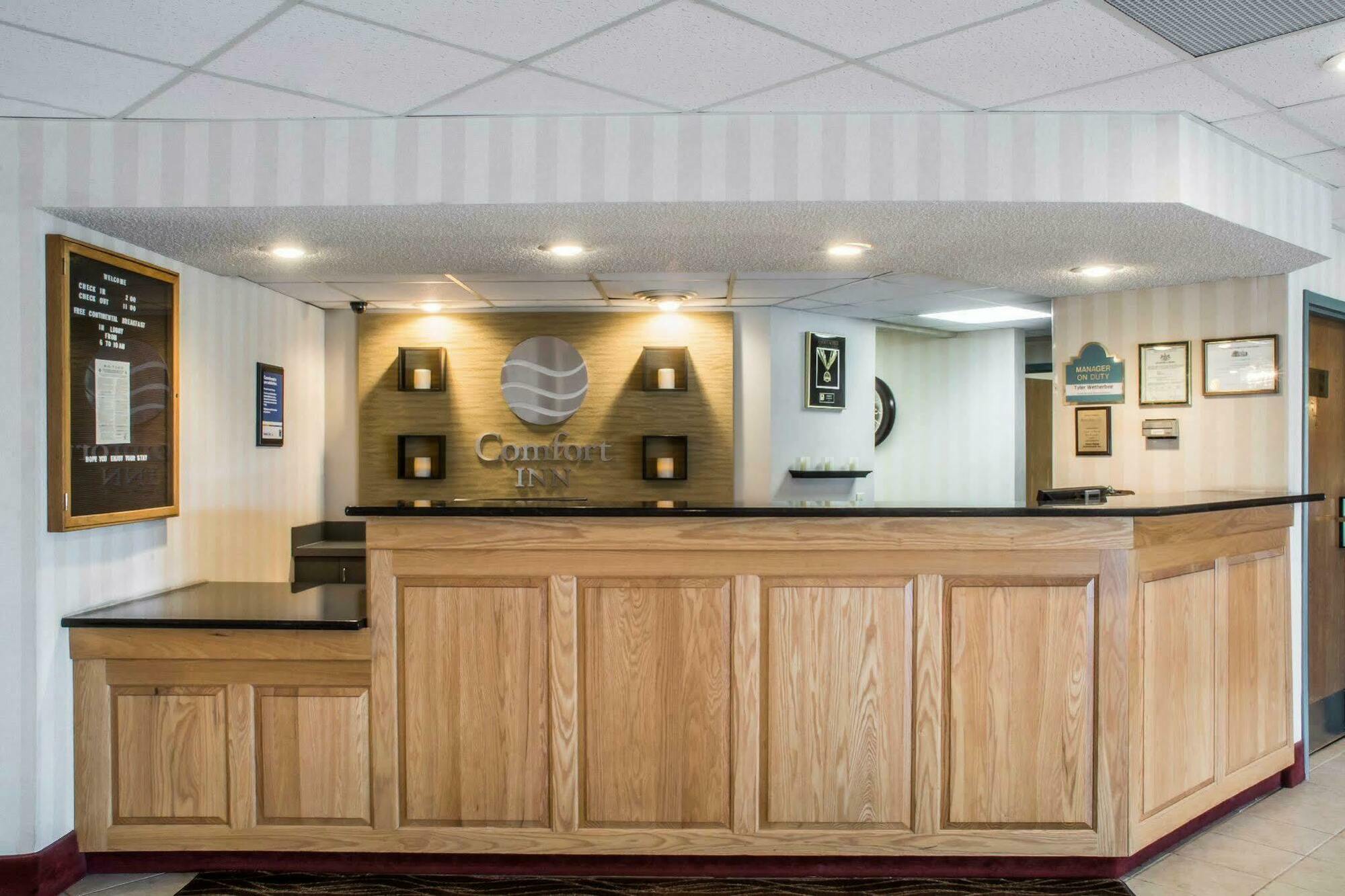 Quality Inn & Suites Mansfield Bagian luar foto