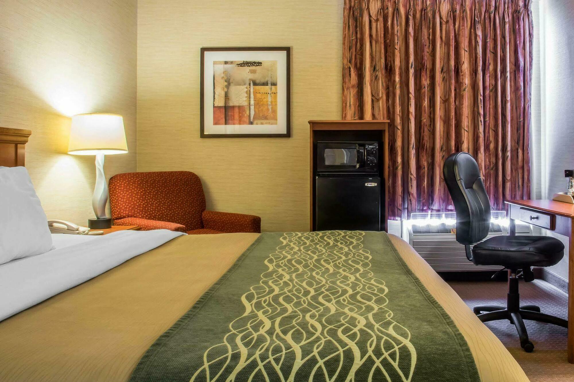 Quality Inn & Suites Mansfield Bagian luar foto