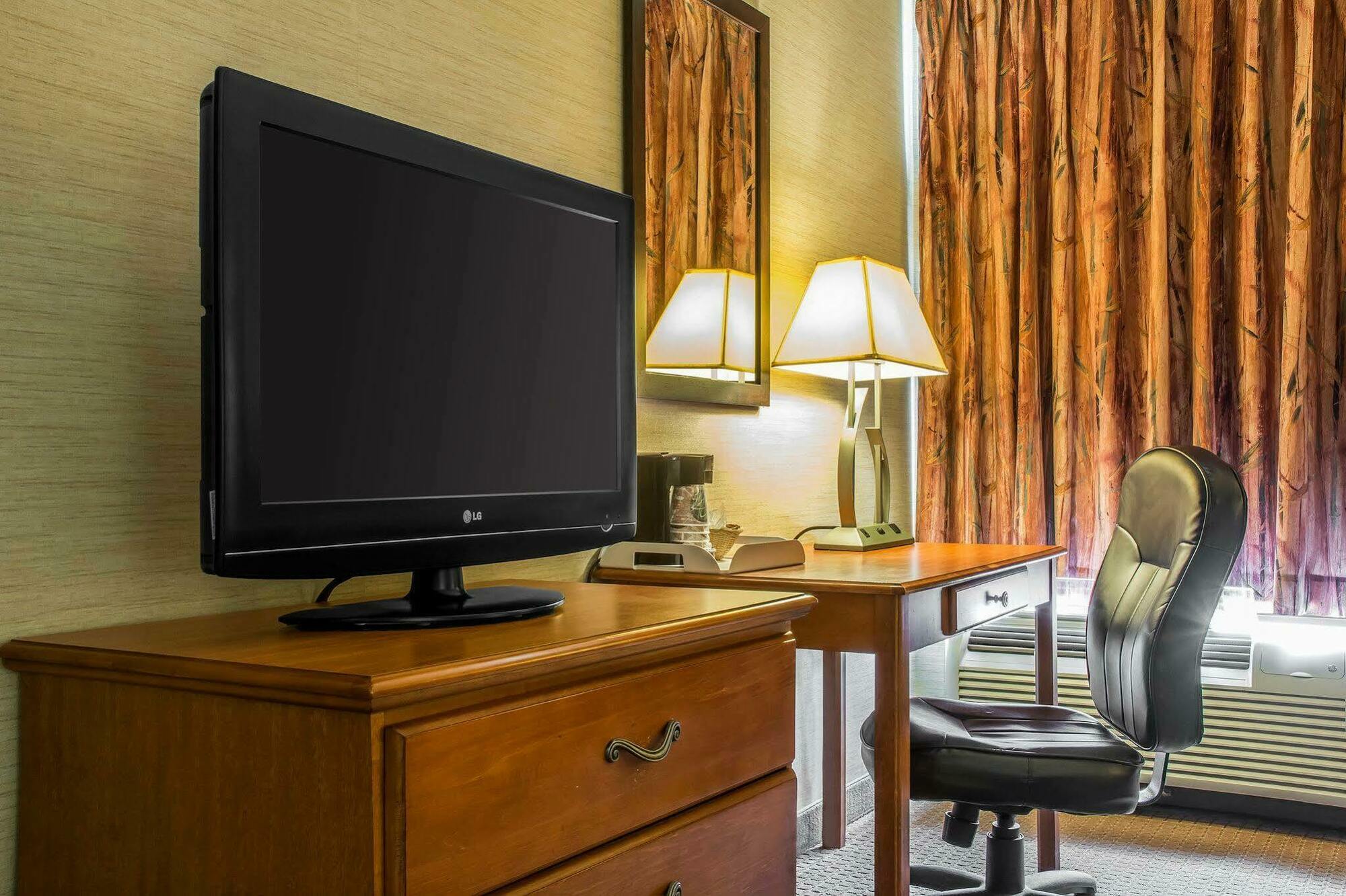 Quality Inn & Suites Mansfield Bagian luar foto