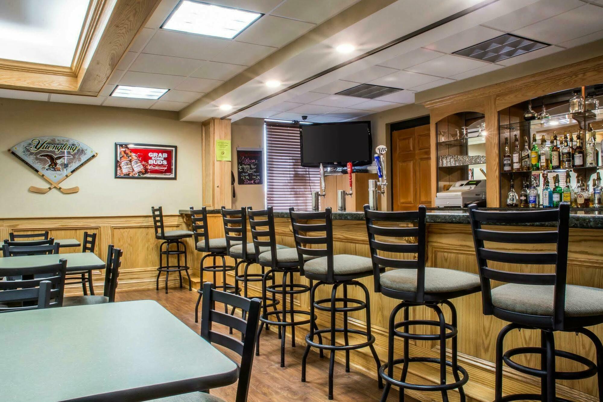 Quality Inn & Suites Mansfield Bagian luar foto