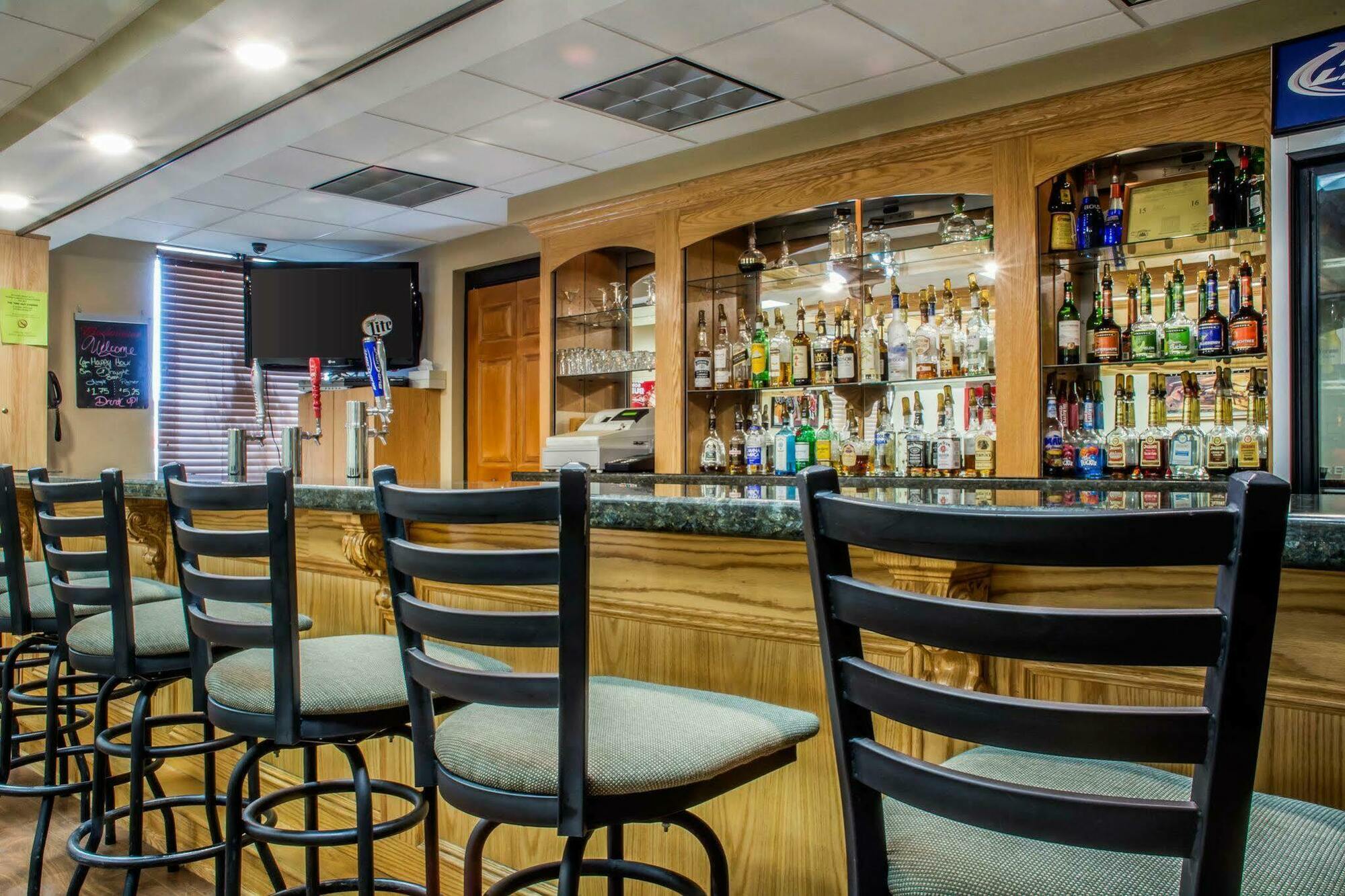 Quality Inn & Suites Mansfield Bagian luar foto